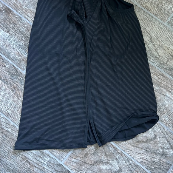 Lululemon Athletica Crew Neck Tee, Black Striped Mesh, Women’s Small - Picture 7 of 7